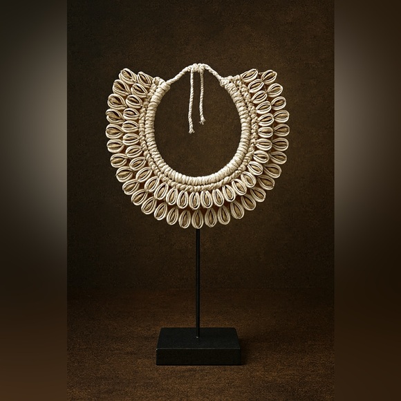 Grey Cut Shell Necklace - Picture 1 of 2